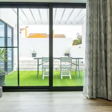 Encanto Terrace House アパート *